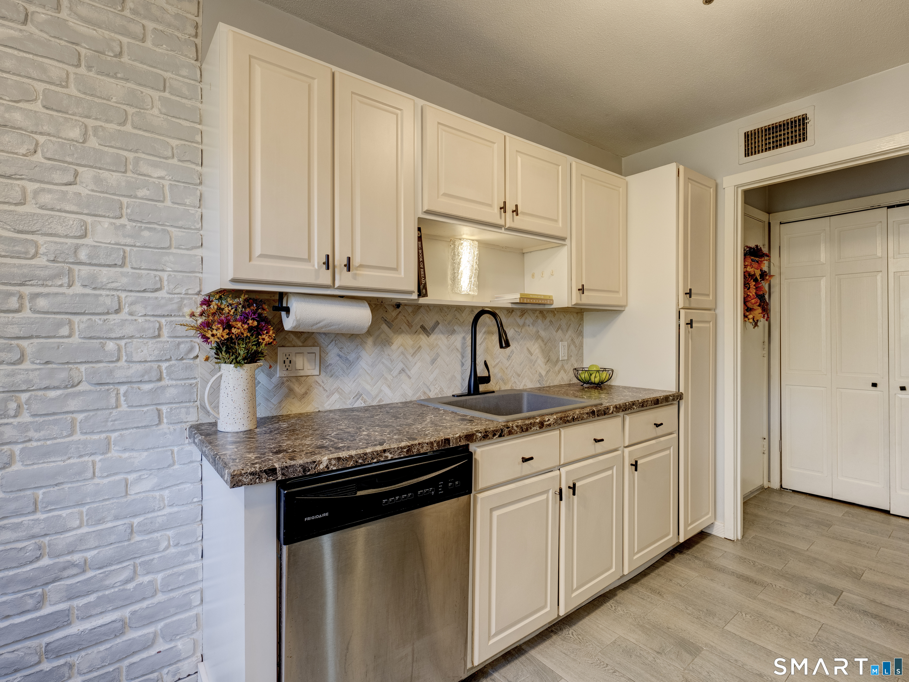 26 Forest Hill Drive Simsbury CT 06070
