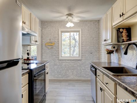 26 Forest Hill Drive Simsbury CT 06070