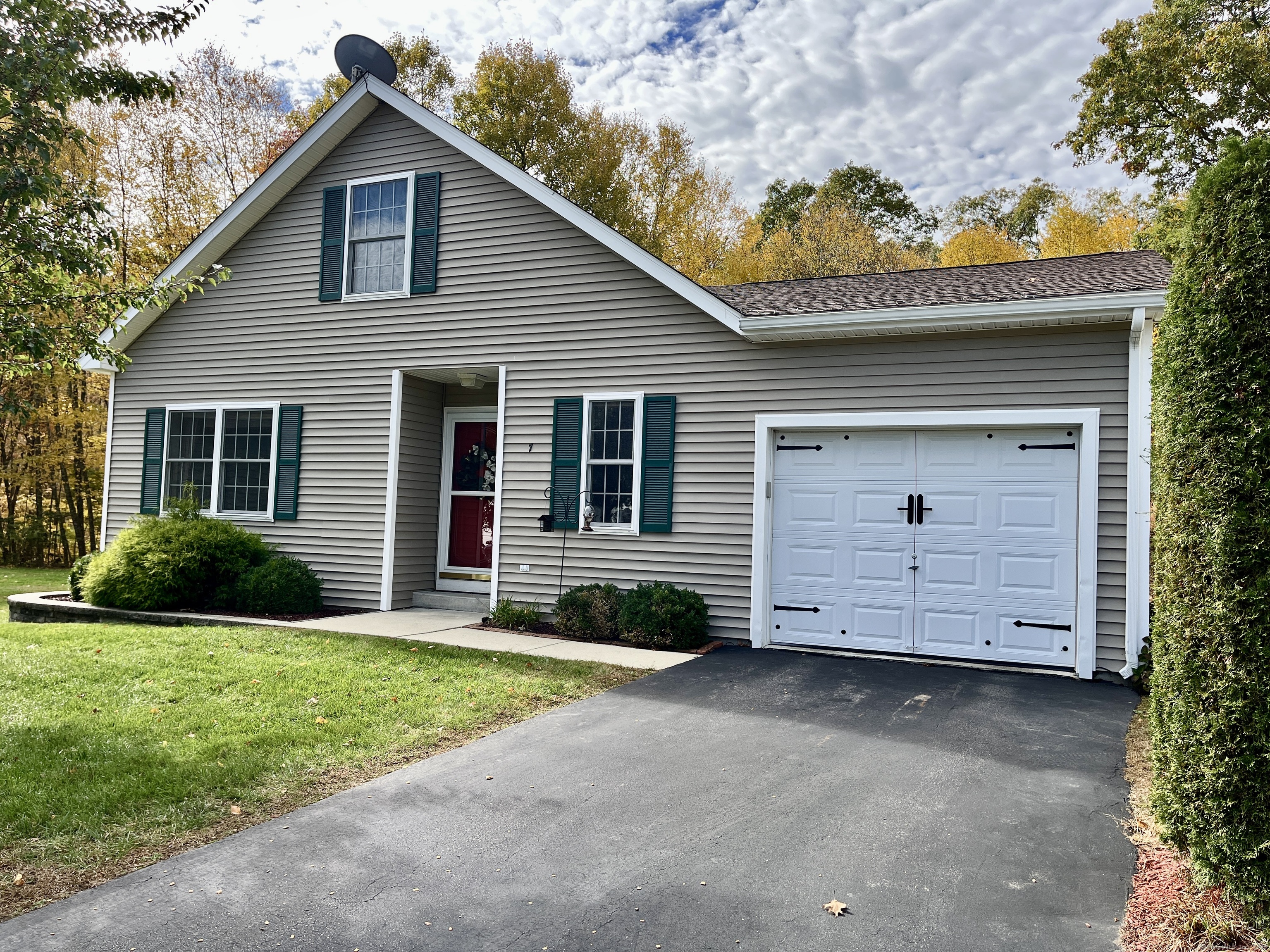 7 Trading Cove Circle Norwich CT 06360