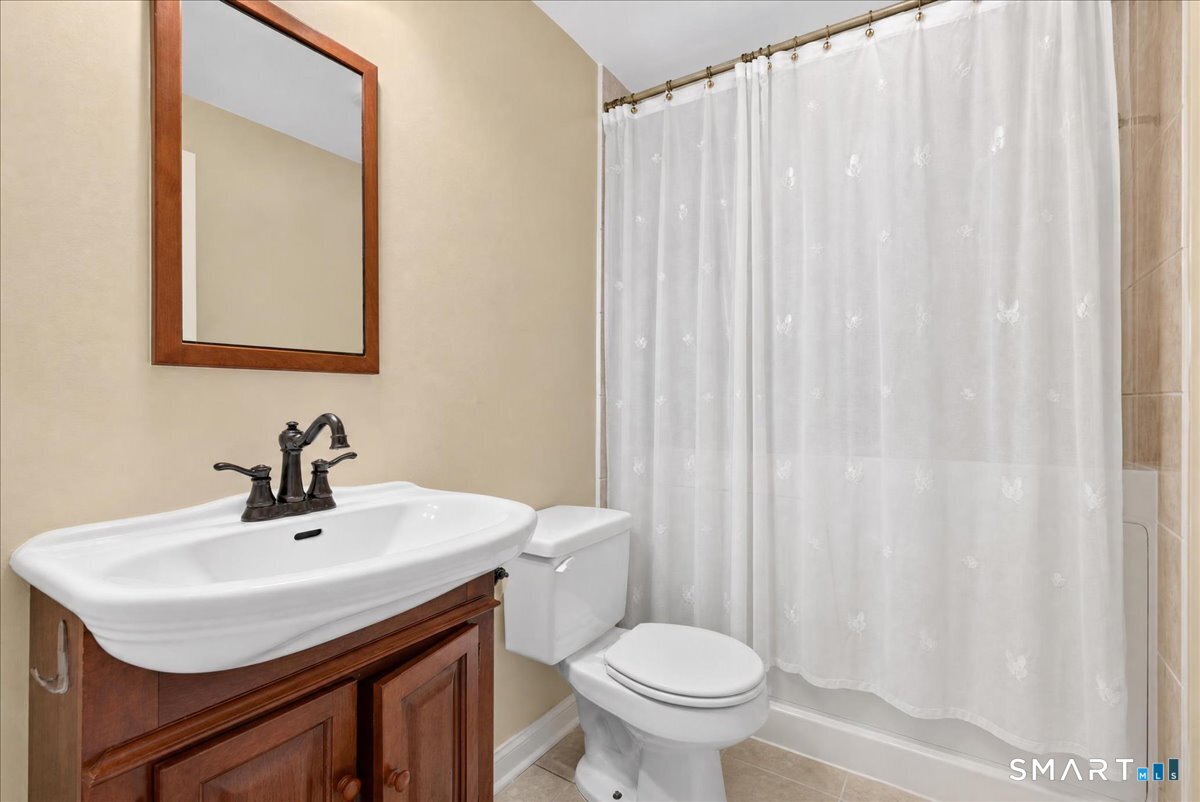 1 Harbor View Lane Norwich CT 06360