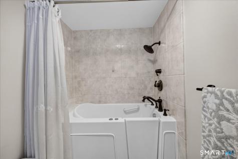 1 Harbor View Lane Norwich CT 06360