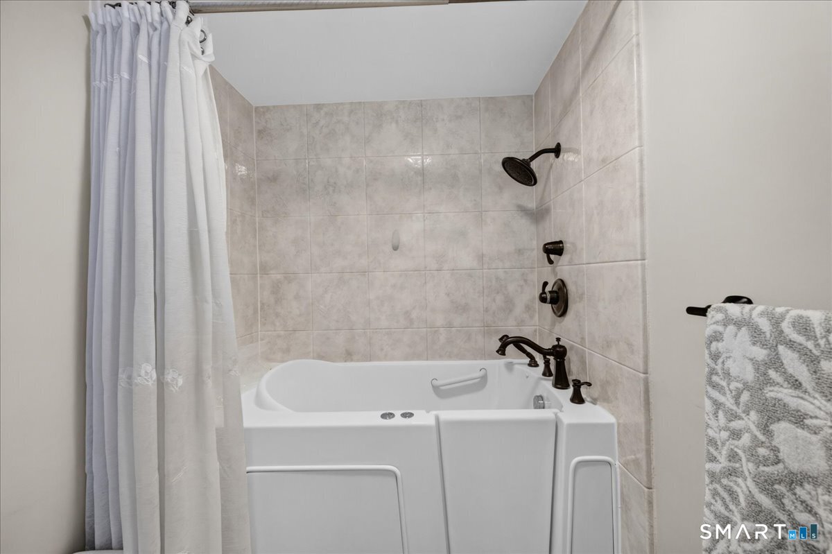 1 Harbor View Lane Norwich CT 06360