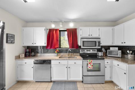 14 Great Meadow Lane Farmington CT 06001