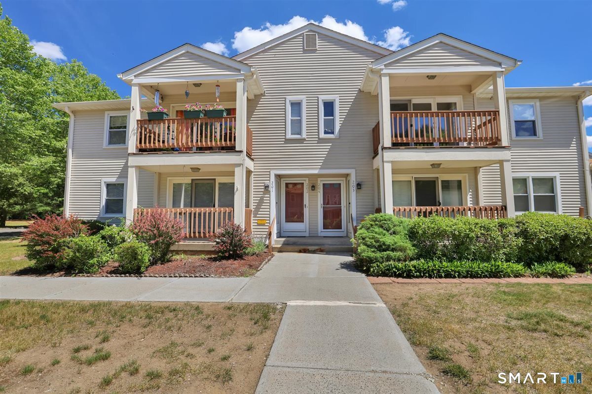 204 Ashmead Commons Enfield CT 06082