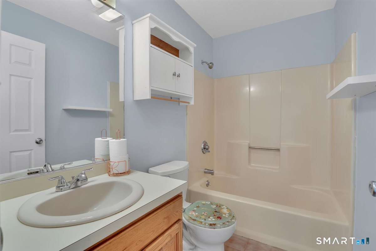 204 Ashmead Commons Enfield CT 06082