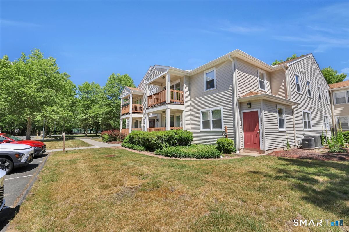 204 Ashmead Commons Enfield CT 06082