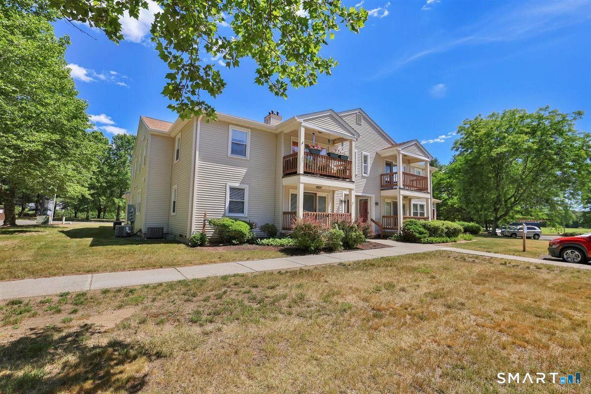 204 Ashmead Commons Enfield CT 06082