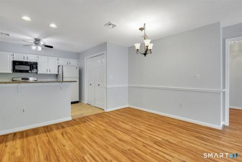 204 Ashmead Commons Enfield CT 06082