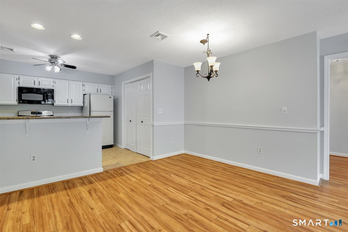 204 Ashmead Commons Enfield CT 06082