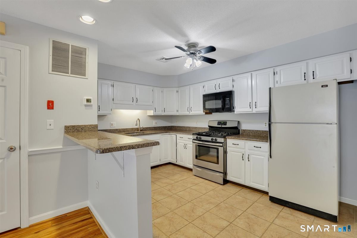 204 Ashmead Commons Enfield CT 06082
