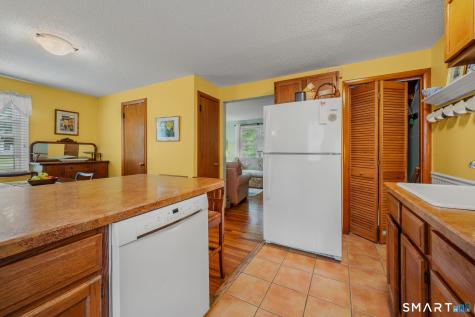 78 Corey Lane East Lyme CT 06357