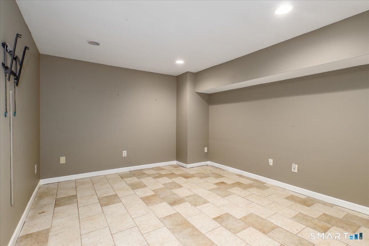 52 Twin Oaks New Milford CT 06776