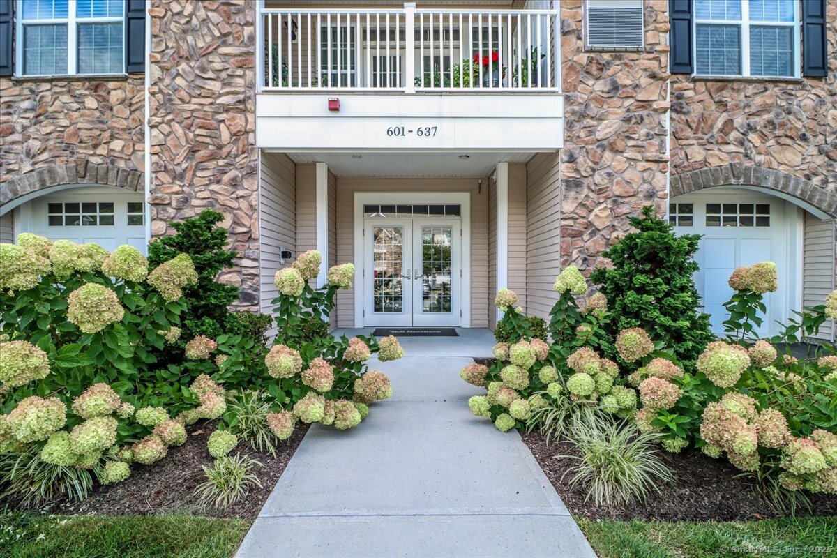 603 Brookside Court Newtown CT 06470