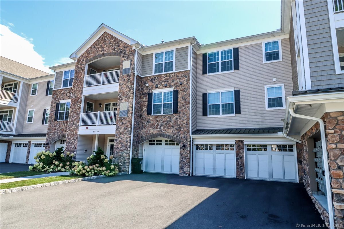 603 Brookside Court Newtown CT 06470