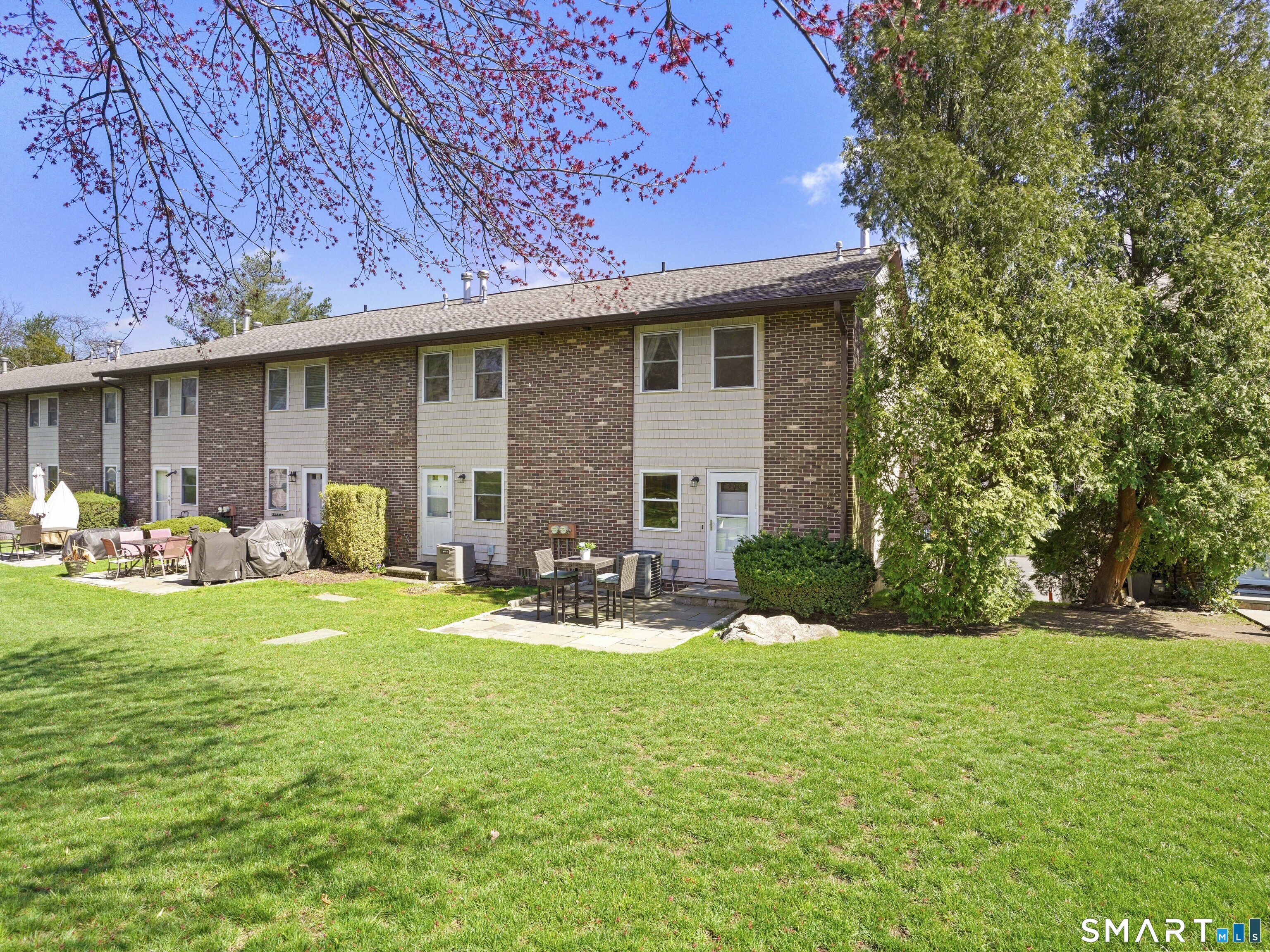 368 Knapps Highway Fairfield CT 06824