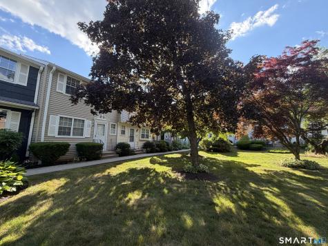 112 East Gate Lane Hamden CT 06514