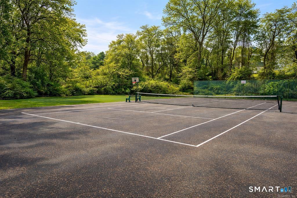 112 East Gate Lane Hamden CT 06514