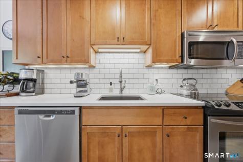 85 River Road Essex CT 06426