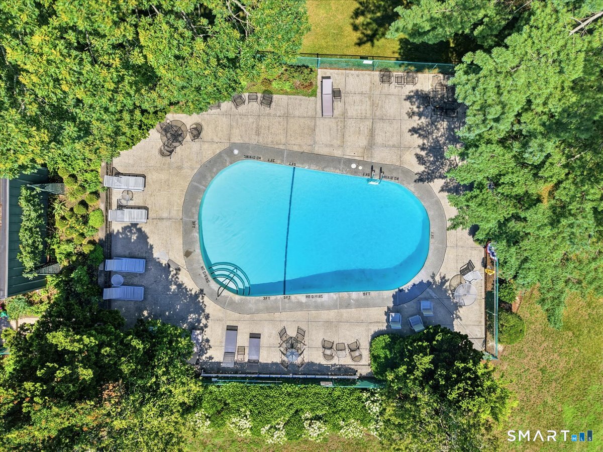 85 River Road Essex CT 06426