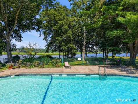85 River Road Essex CT 06426