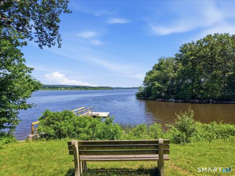 85 River Road Essex CT 06426
