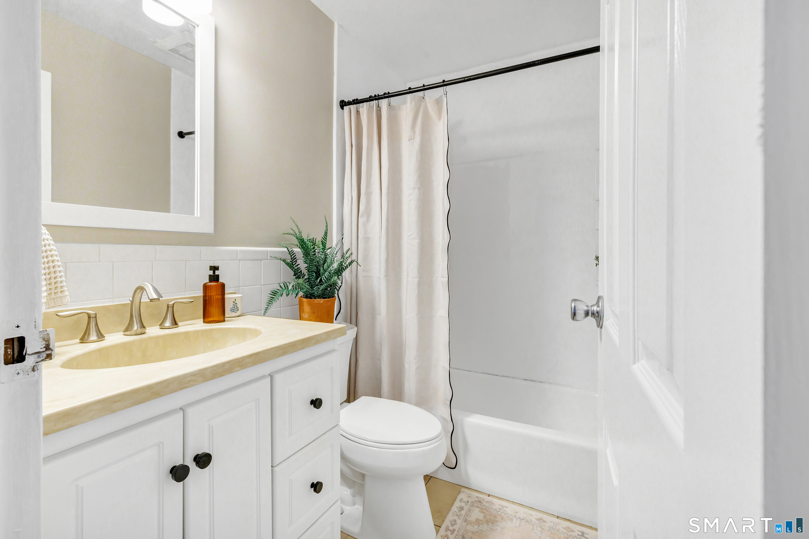 16 Monticello Drive Branford CT 06405