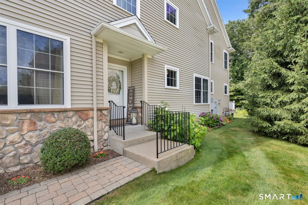 105 Turtlebrook Lane Bristol CT 06010