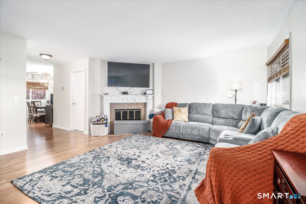 27 Crows Nest Lane Danbury CT 06810
