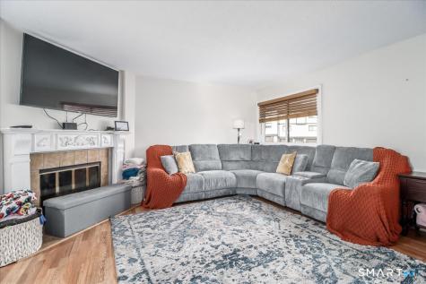 27 Crows Nest Lane Danbury CT 06810