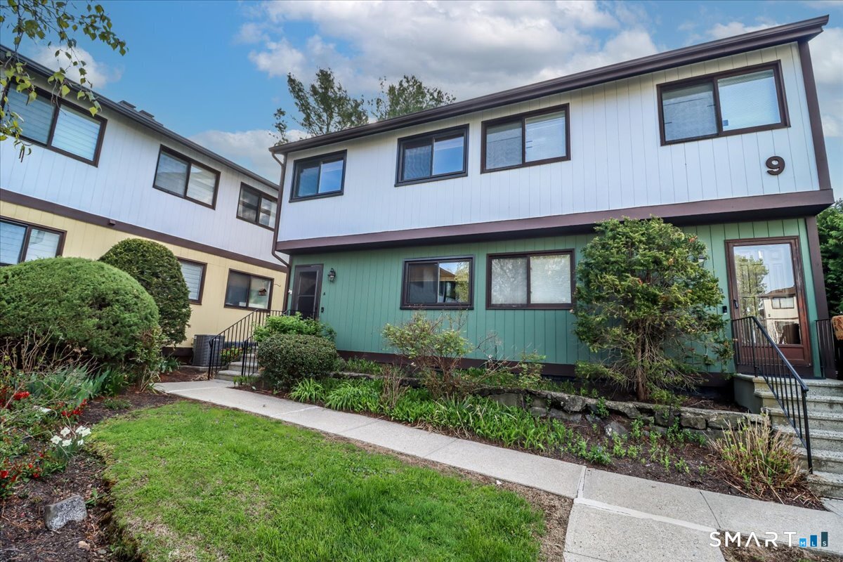 27 Crows Nest Lane Danbury CT 06810