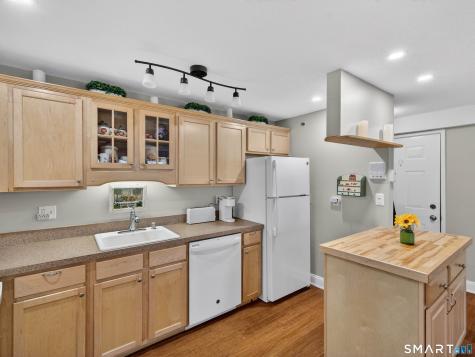 82 Sunset Street Waterford CT 06385