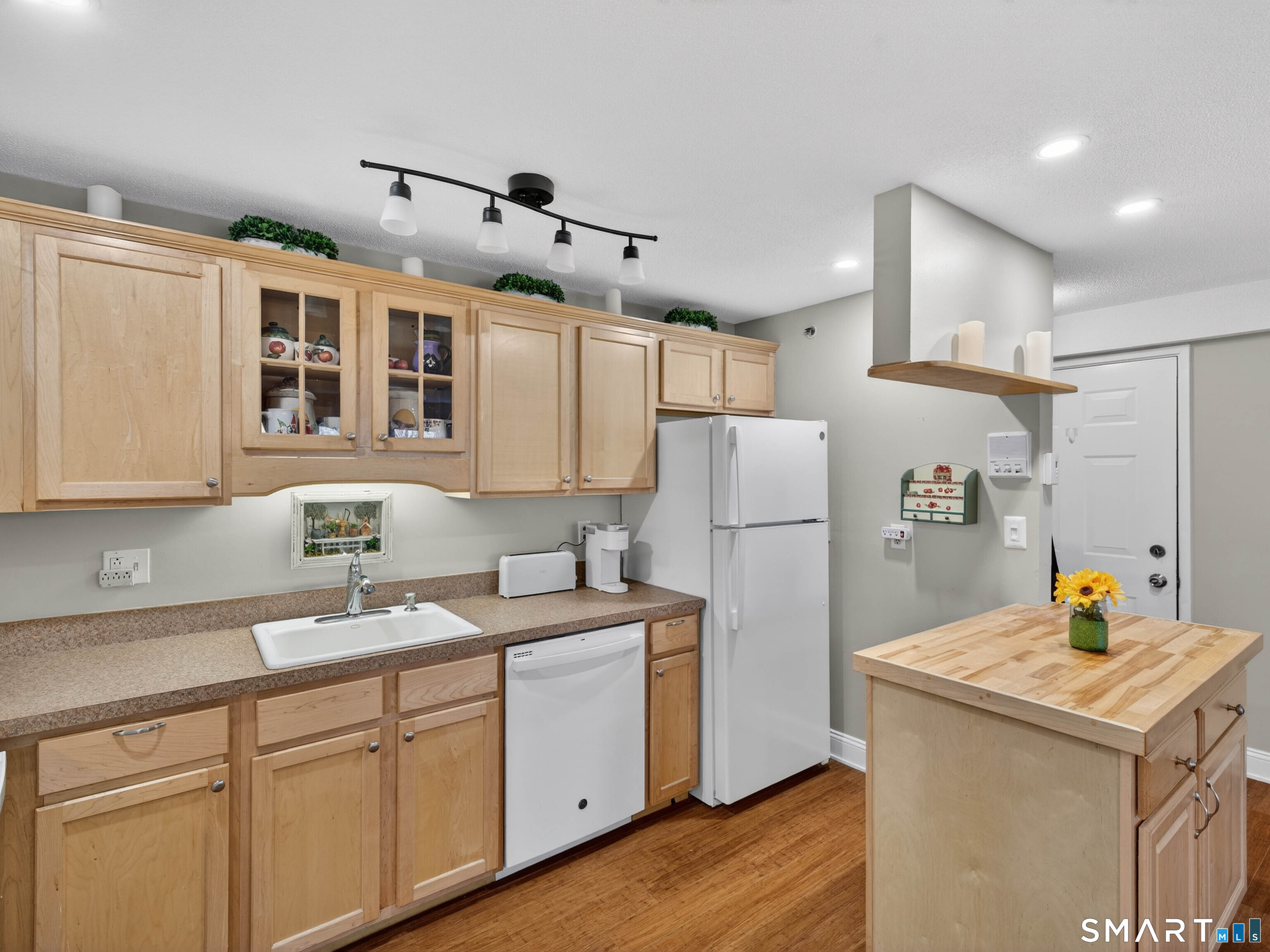 82 Sunset Street Waterford CT 06385