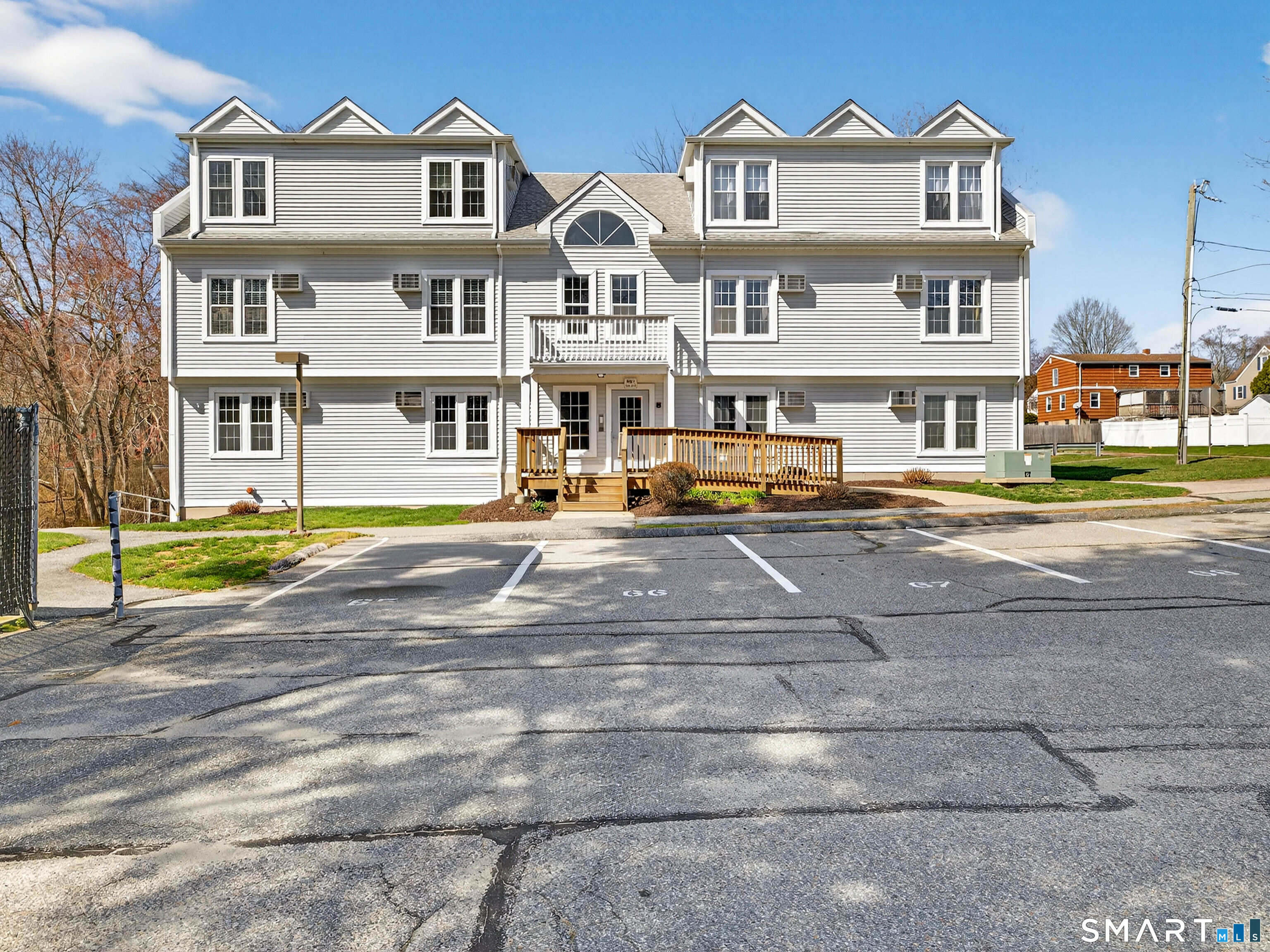 82 Sunset Street Waterford CT 06385