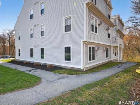 82 Sunset Street Waterford CT 06385