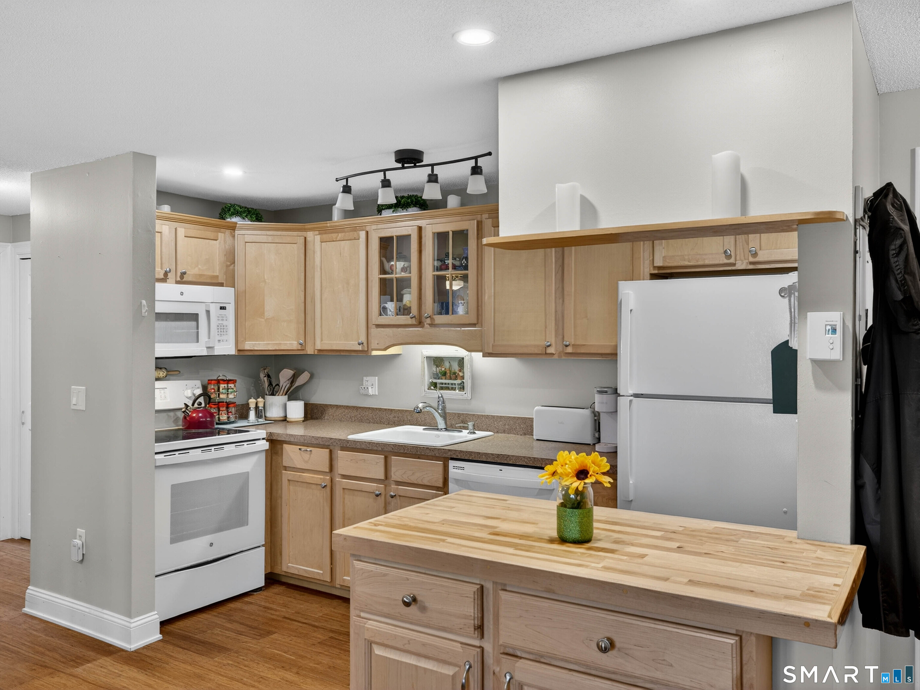 82 Sunset Street Waterford CT 06385