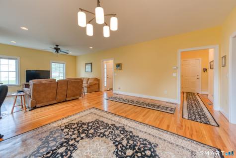 9 Chapman Chase Windsor Locks CT 06096