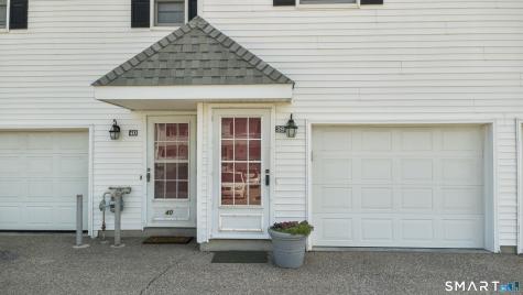 39 Commodore Commons Derby CT 06418