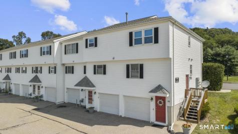 39 Commodore Commons Derby CT 06418