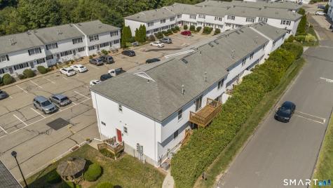 39 Commodore Commons Derby CT 06418