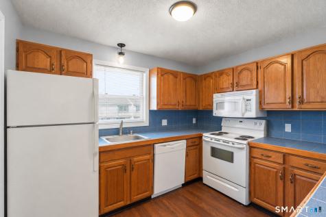39 Commodore Commons Derby CT 06418