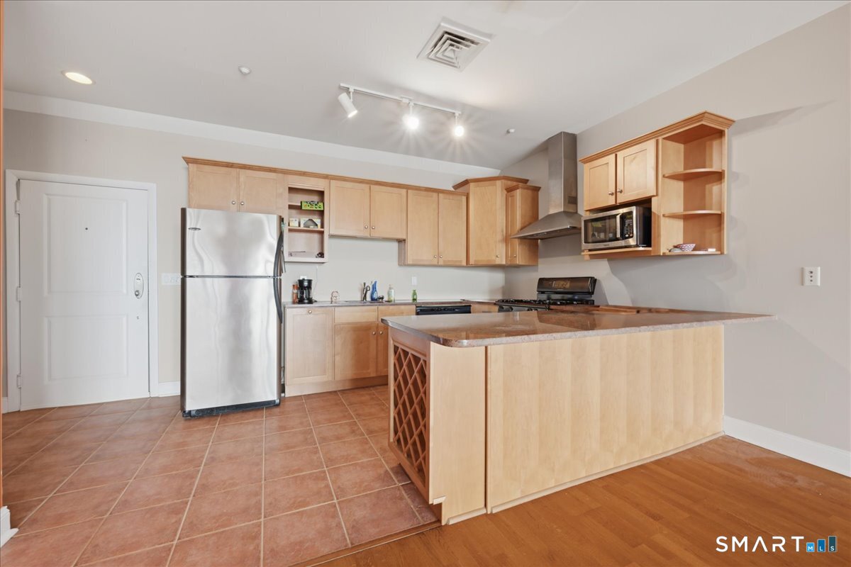 586 West Thames Street Norwich CT 06360