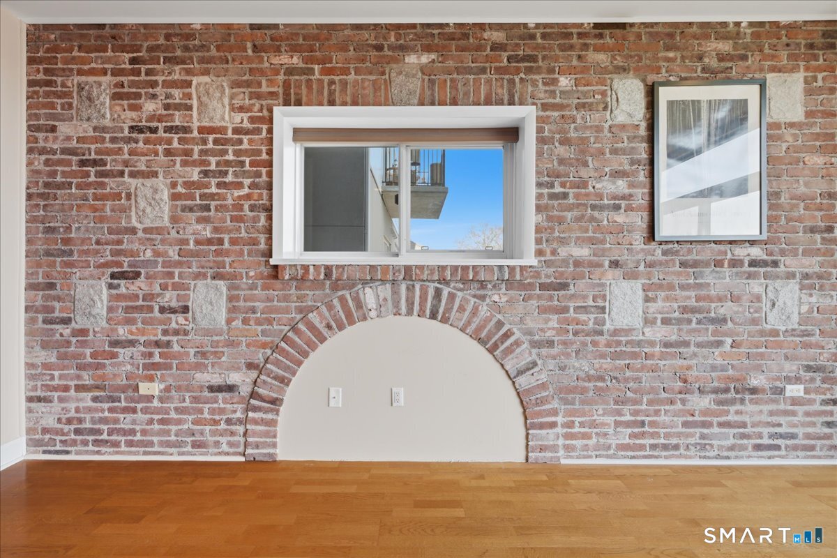 586 West Thames Street Norwich CT 06360