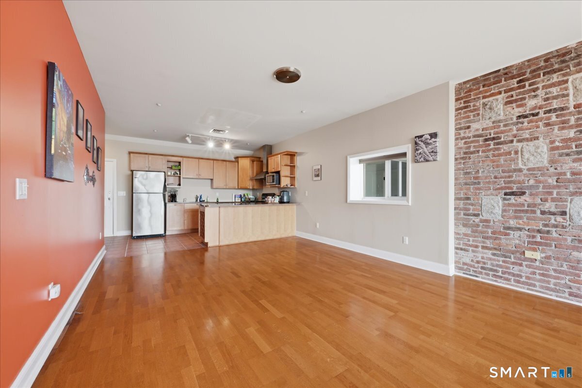586 West Thames Street Norwich CT 06360