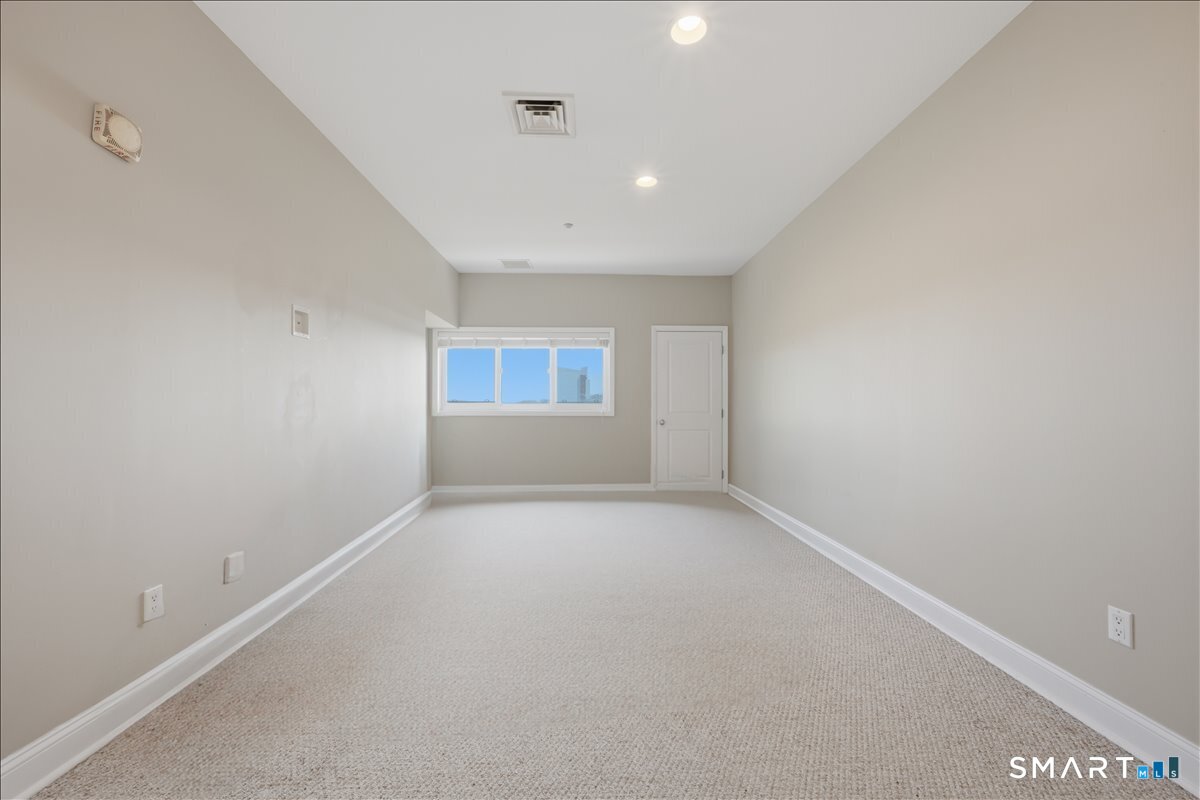 586 West Thames Street Norwich CT 06360
