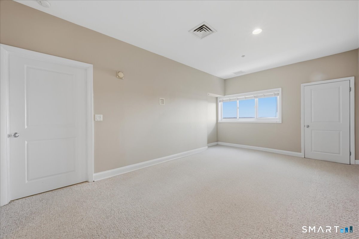 586 West Thames Street Norwich CT 06360