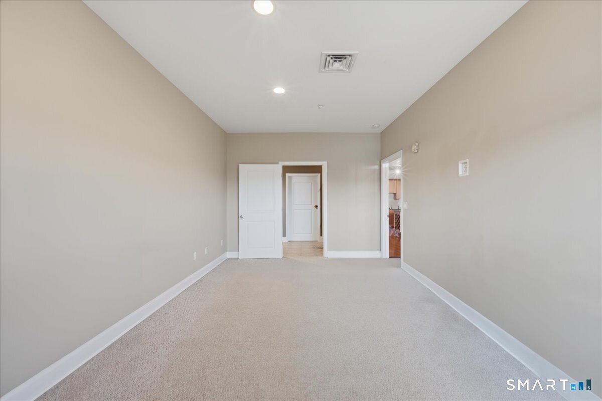 586 West Thames Street Norwich CT 06360