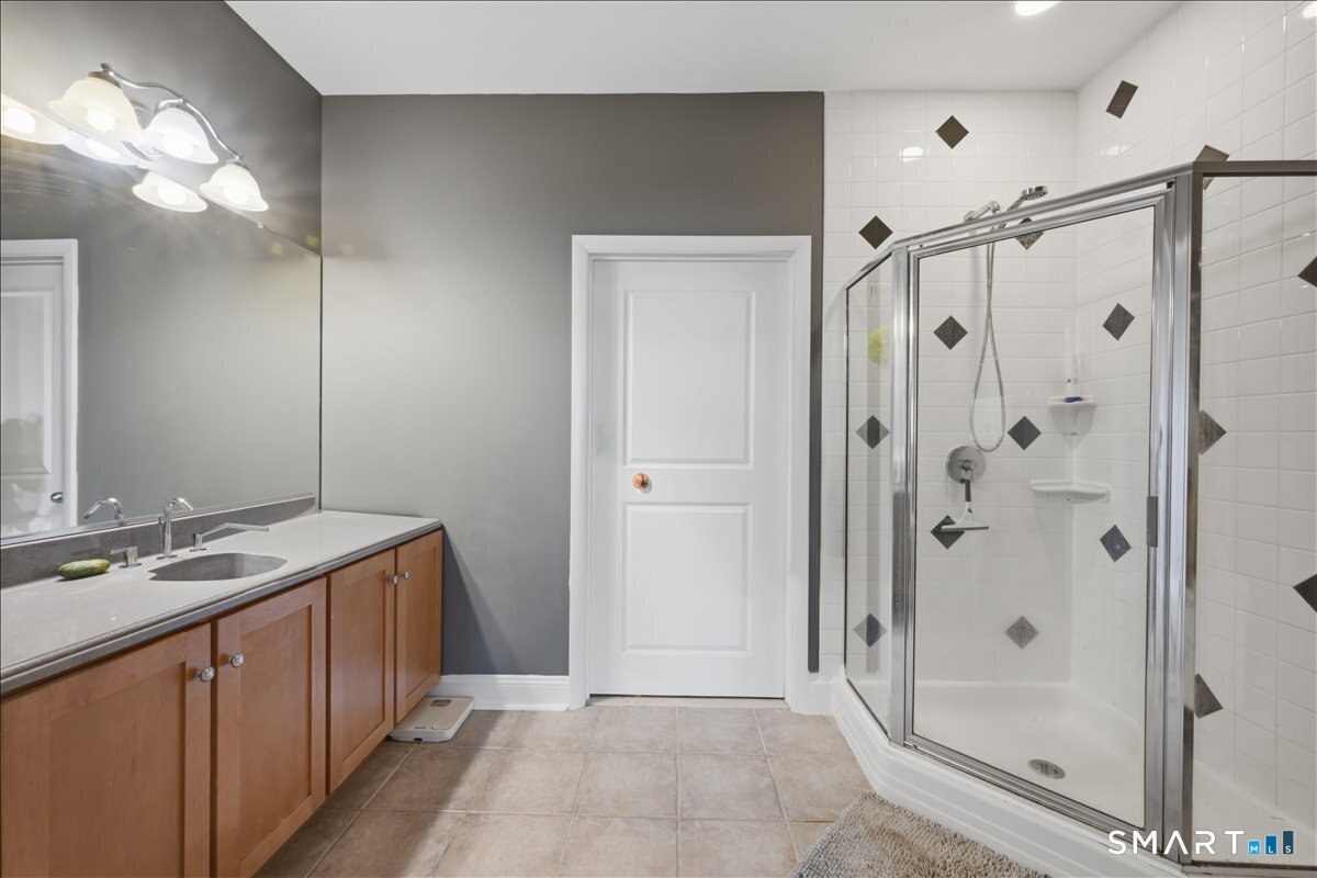 586 West Thames Street Norwich CT 06360