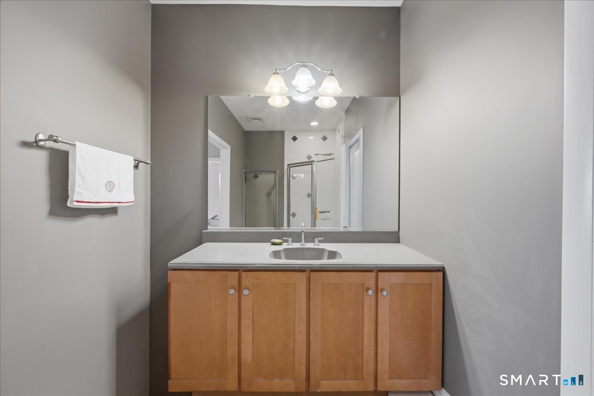586 West Thames Street Norwich CT 06360