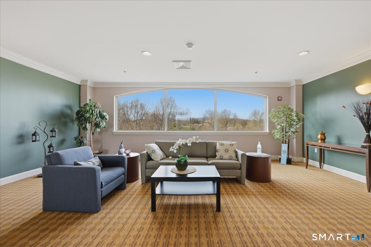 586 West Thames Street Norwich CT 06360
