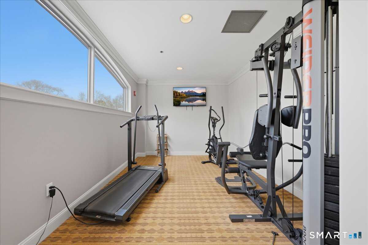 586 West Thames Street Norwich CT 06360
